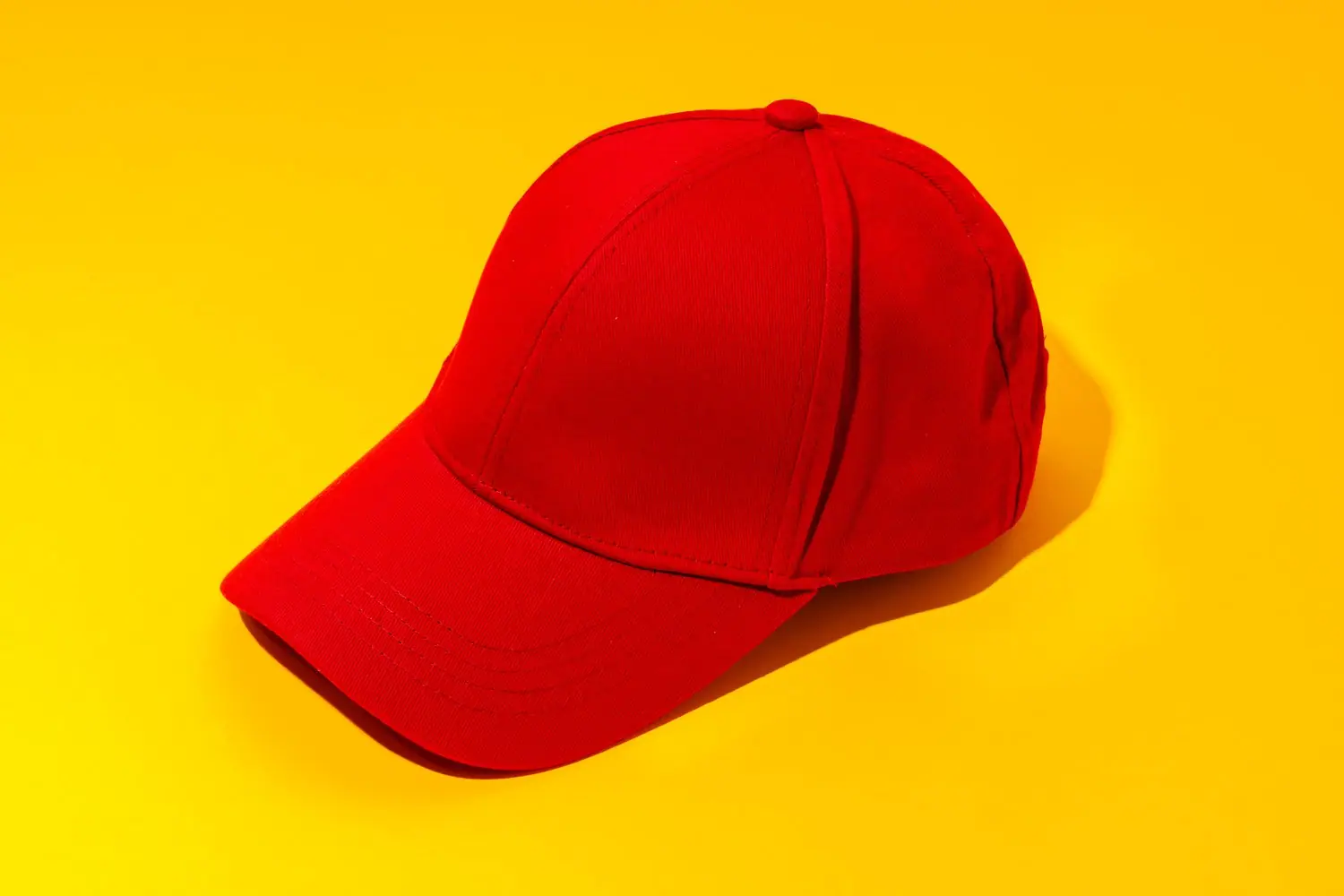 Sportowe nakrycia głowy - funkcjonalność i trendy