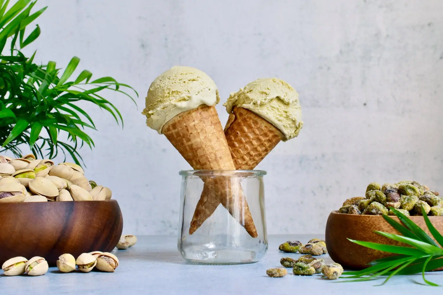 Domowe lody proteinowe z sezonowych owoców - przepisy bez cukru