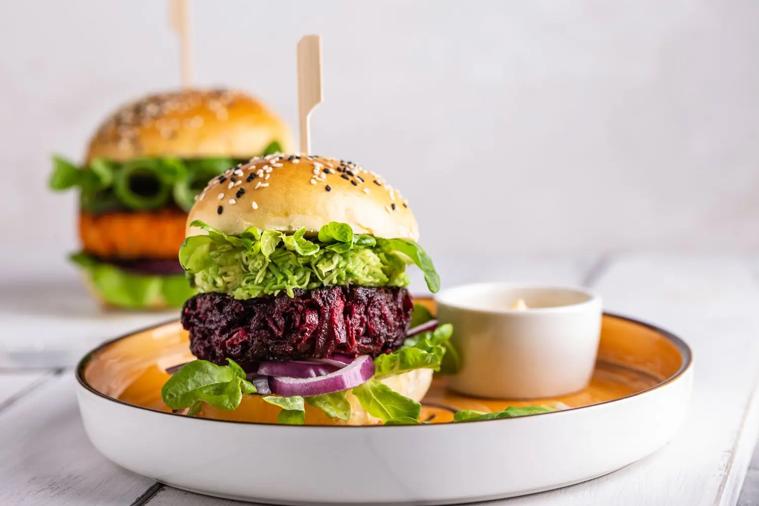 Wegańskie burgery z kasz i warzyw - przepisy na grilla