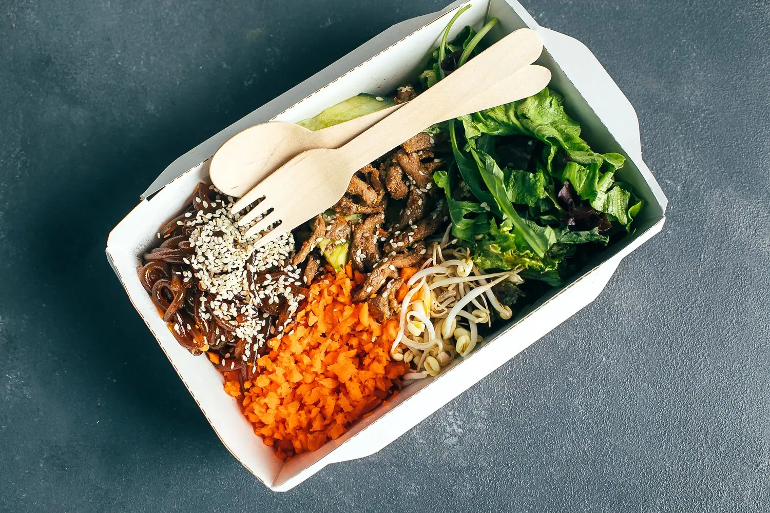 Wegańskie lunchboxy na siłownię - przepisy do 400 kcal