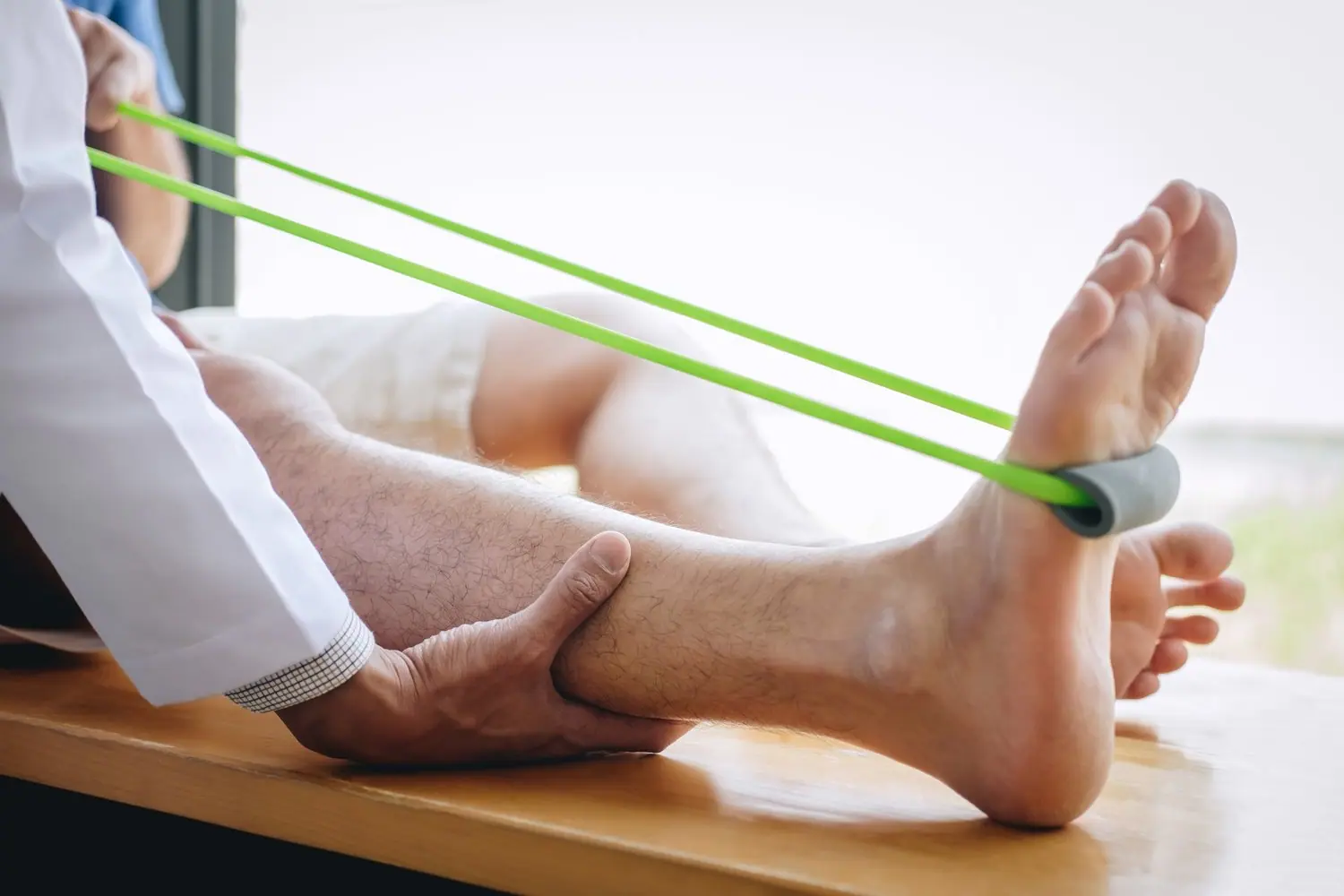 Domowa rehabilitacja po skręceniu kostki - program ćwiczeń