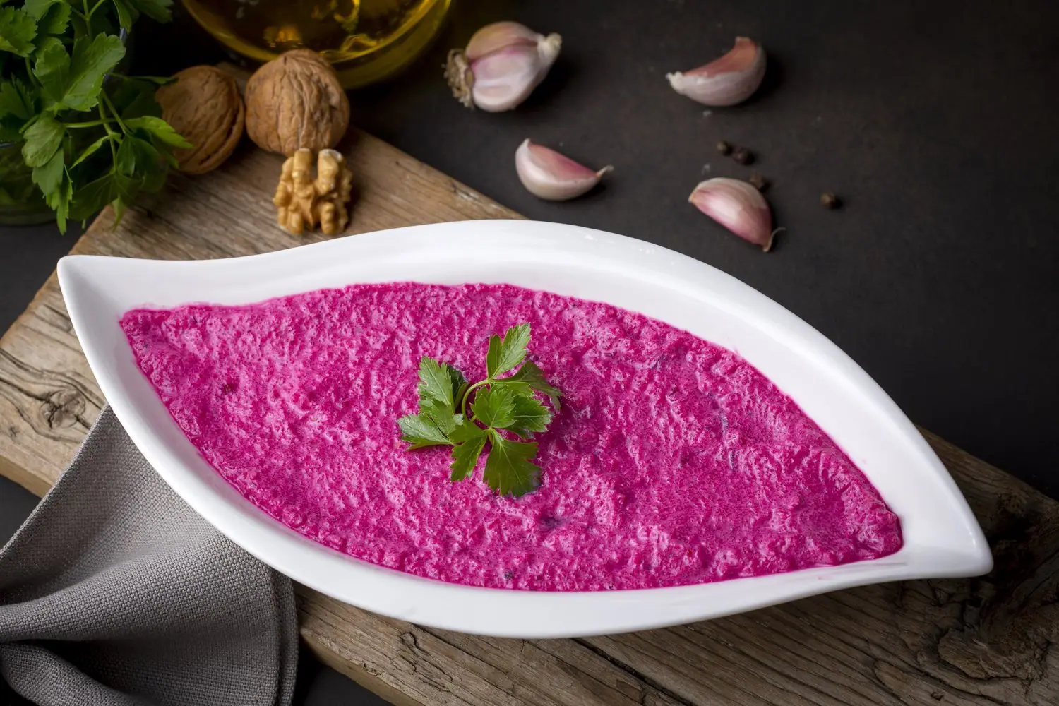 Domowe hummus z różowych ziaren - przepis na kolorową pastę