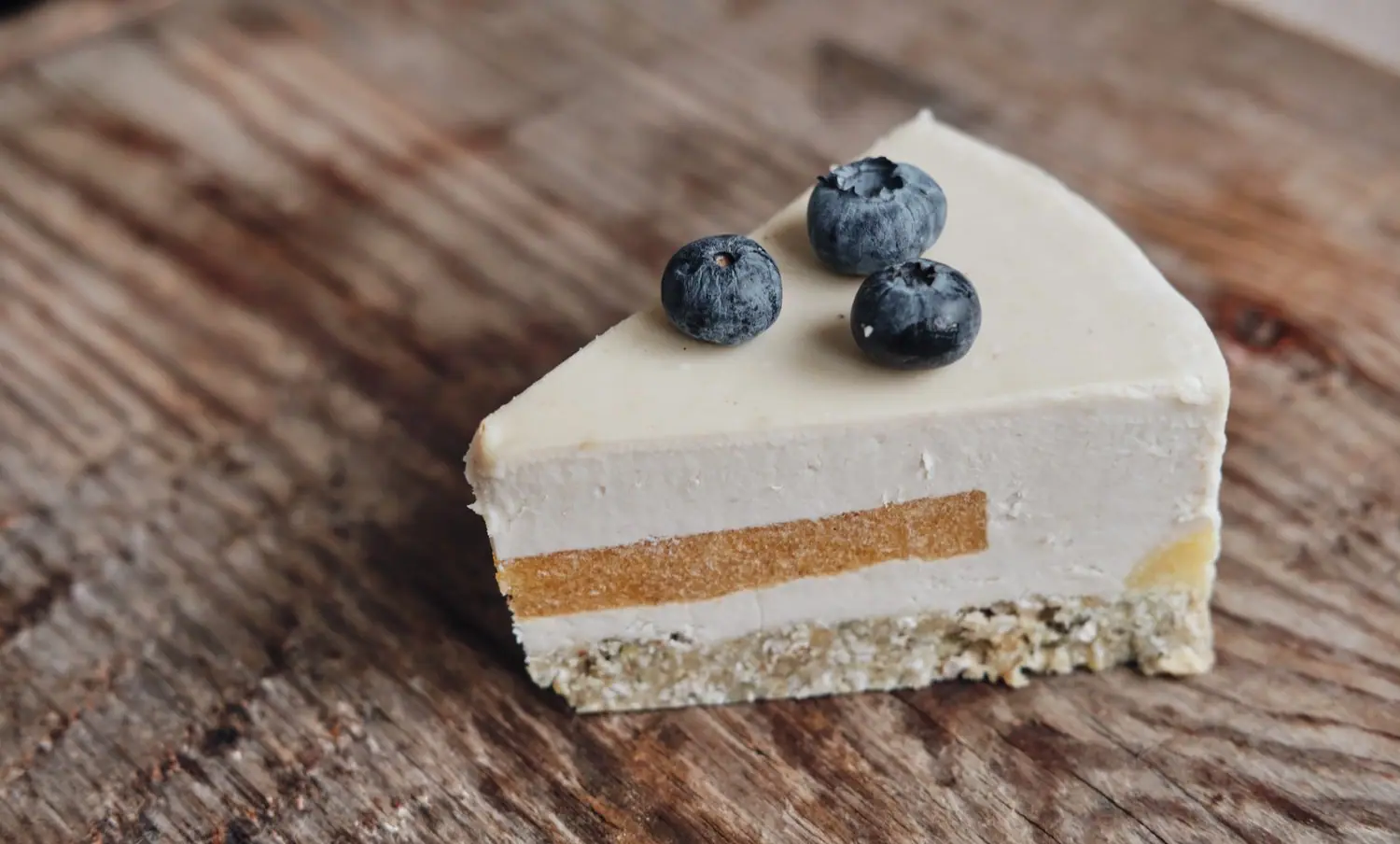 Fit cheesecake z kaszy manny - przepis na deser bez pieczenia